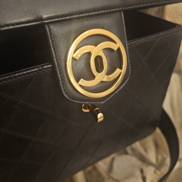 CHANEL Black Quilted Crossbody Bag with Gold Hardware - Picture 15 of 16